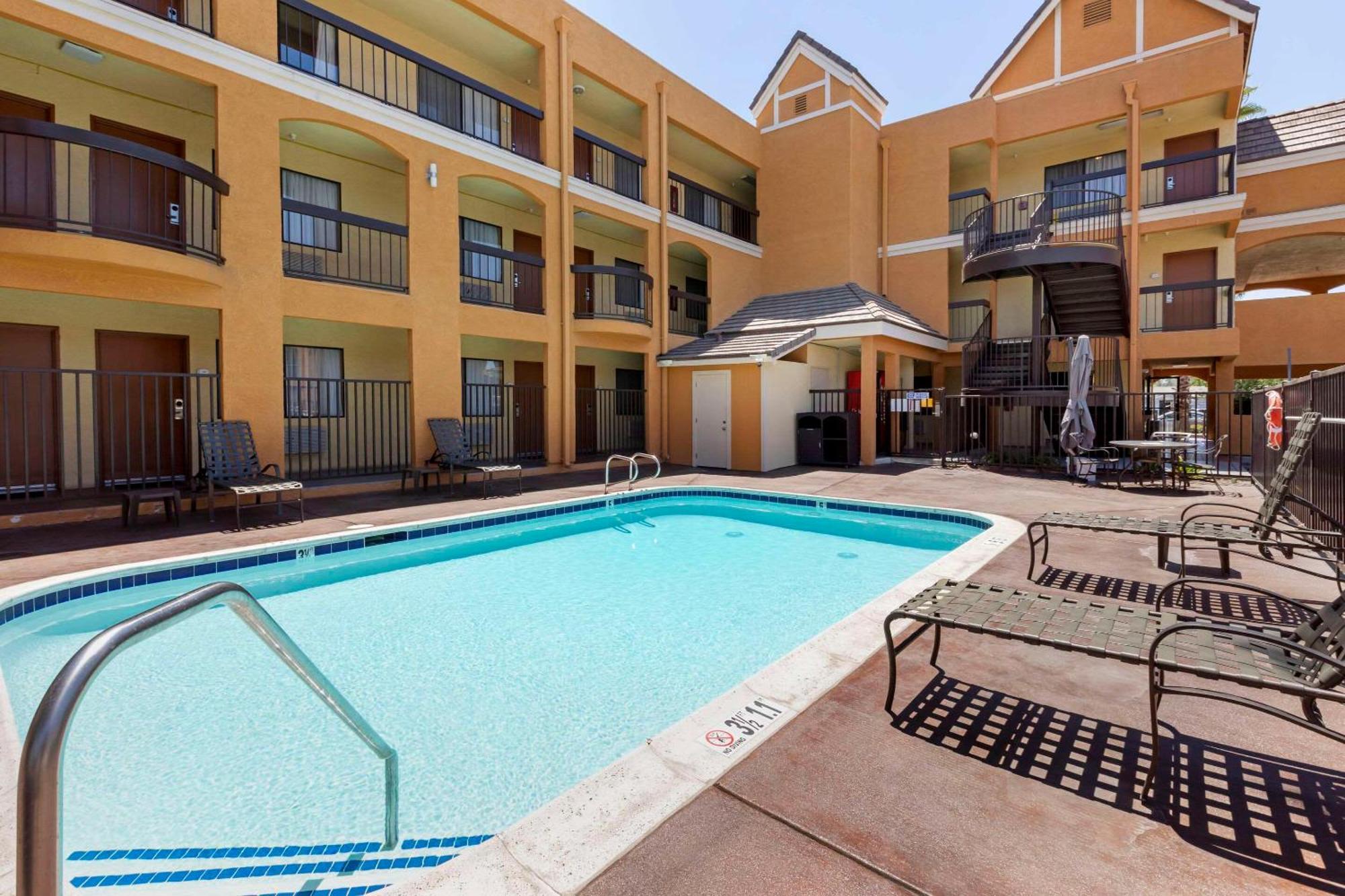 Quality Inn & Suites Westminster Seal Beach Luaran gambar